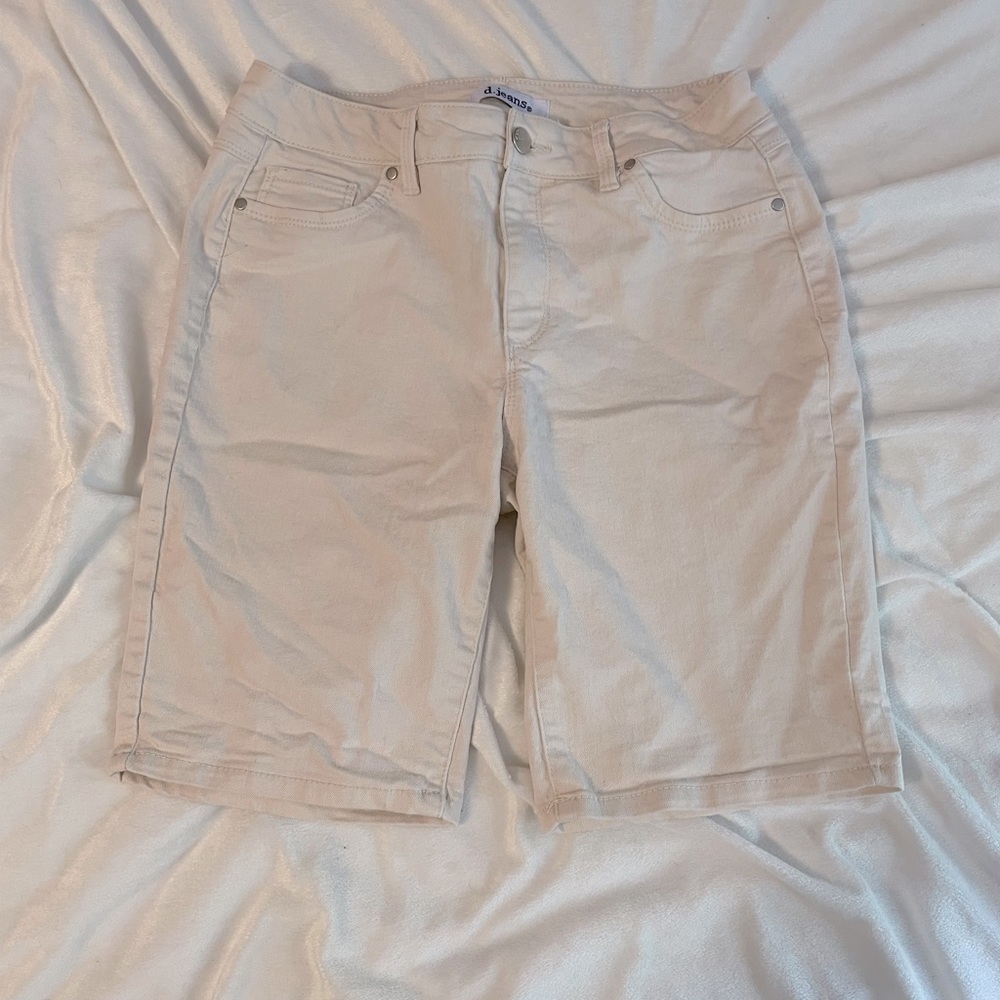 Cream Bermuda shorts